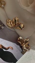 Demi-Fleur Plissée 45 × 25 mm – Boucles d’oreilles inox doré