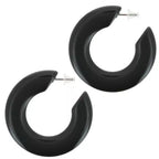 Élégance Sculptée – Créoles Plates en Résine Opaque 47 mm